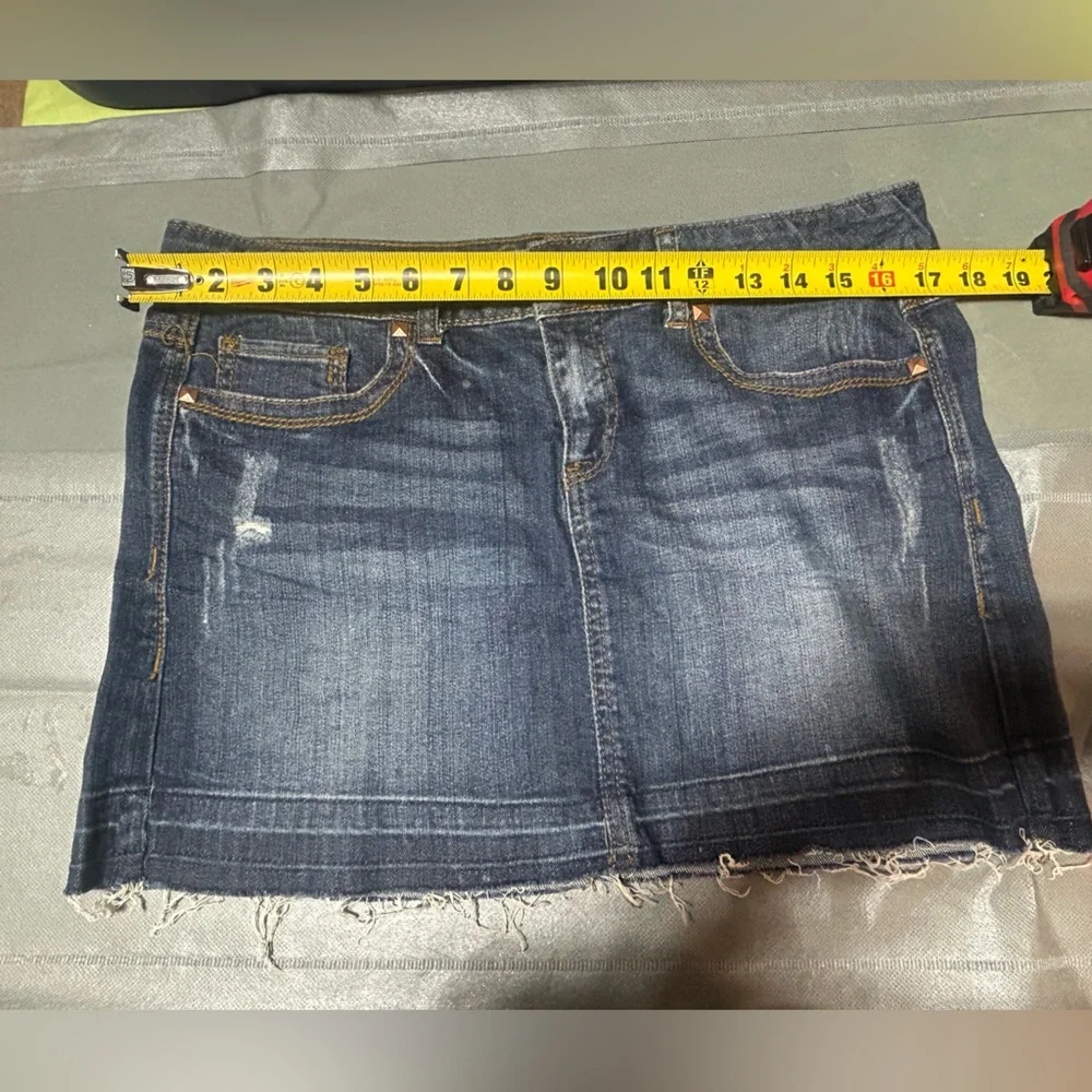 Vintage Candie's Dark Blue Distressed Denim Mini Skirt Y2K Dark Wash Frayed Hem - Picture 2 of 6